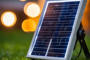 Zakaj izbrati solarni reflektor namesto klasičnega reflektorja na elektriko?