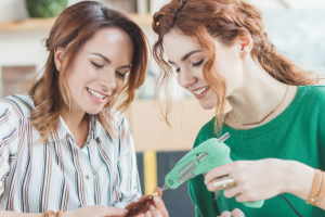 Zakaj uporabljati akumulatorsko brezžično pištolo za vroče lepljenje s polnjenjem preko USB-C?